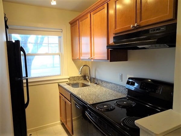 Available 11/8 – 304 Eastern Promenade – Apartment 1
