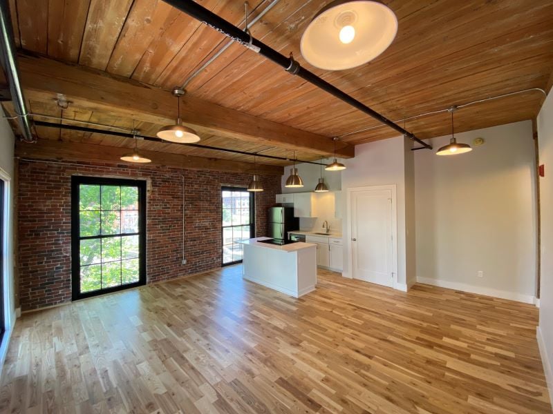 28 Pearl St – Apt 201 | Riverdam, Biddeford **Corner Riverview**