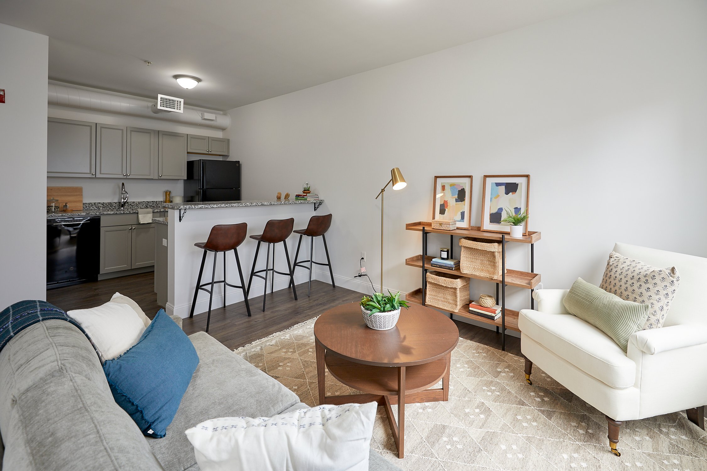 *$1,000 MOVE IN CONCESSION* -132 Marginal Way -The Linden – Apartment 419 – **Top Floor | City Views!** – Portland